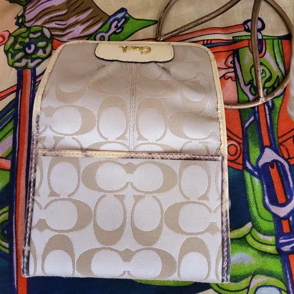 COACH Wristlet/ wallet SET - Picture 3 of 14